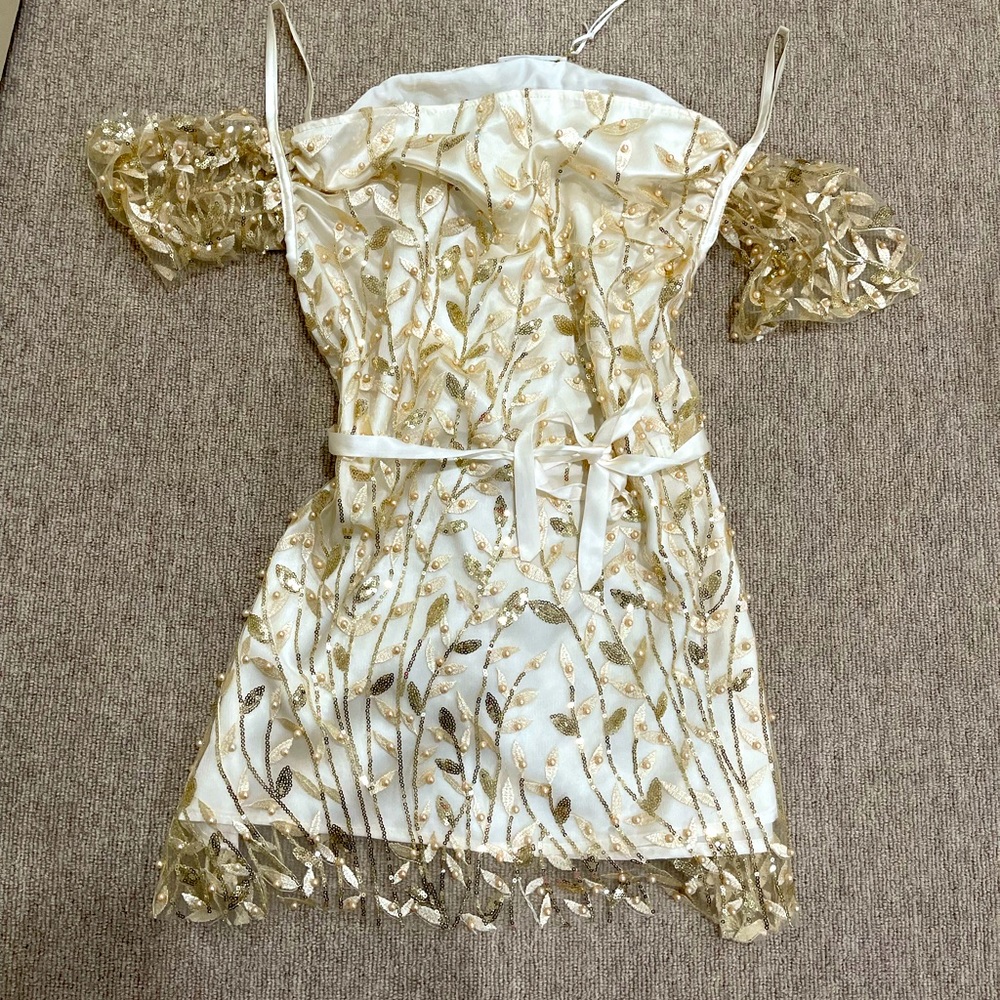 Sister’s the Label PEARL & SILK ‘Juliet’ off the Shoulder Dress. White/Gold Sz S